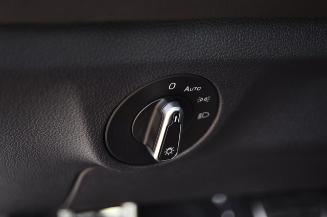 Volkswagen Jetta Vehicle Image 11