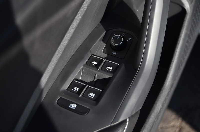 Volkswagen Jetta Vehicle Image 08