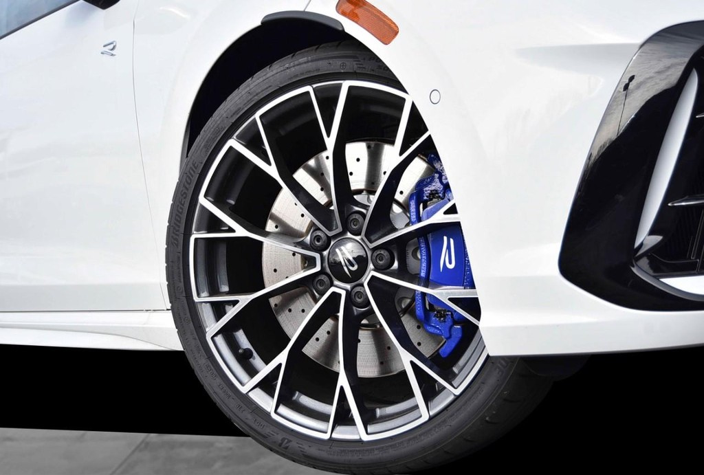 Volkswagen Golf R Vehicle Full-screen Gallery Image 3