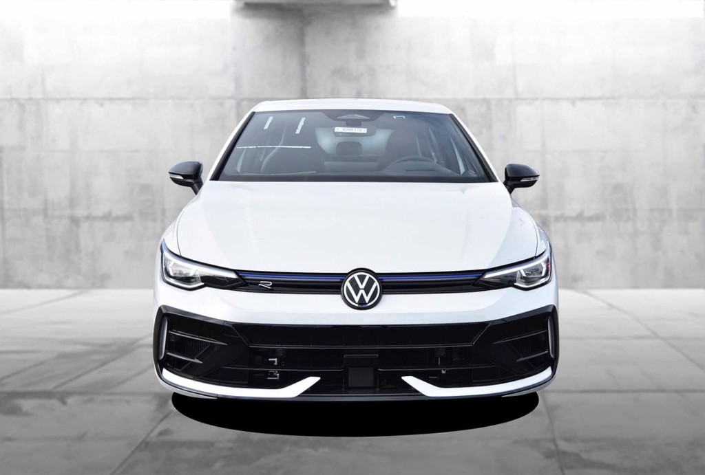 Volkswagen Golf R Vehicle Full-screen Gallery Image 4