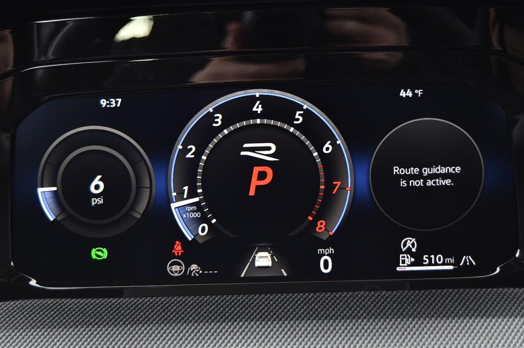 Volkswagen Golf R Vehicle Full-screen Gallery Image 11