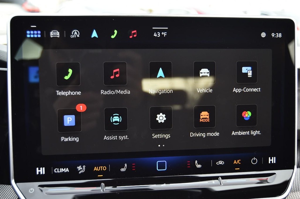 Volkswagen Golf R Vehicle Full-screen Gallery Image 14