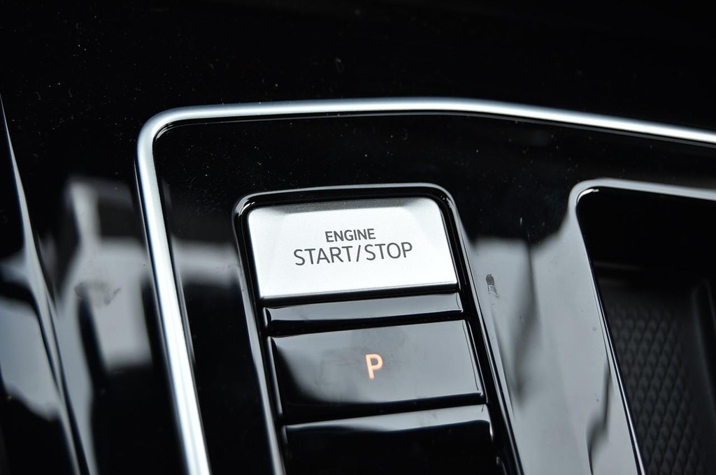 Volkswagen Golf R Vehicle Full-screen Gallery Image 17