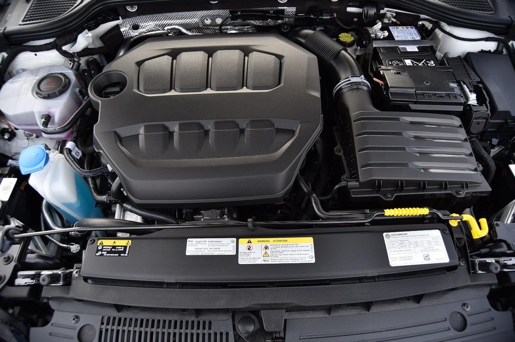 Volkswagen Golf R Vehicle Full-screen Gallery Image 25