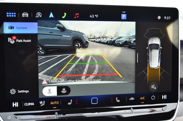 Volkswagen Golf R Vehicle Image 12