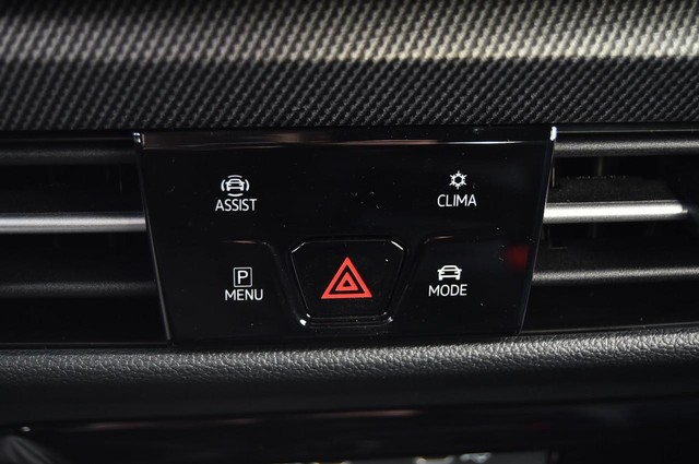 Volkswagen Golf R Vehicle Image 15