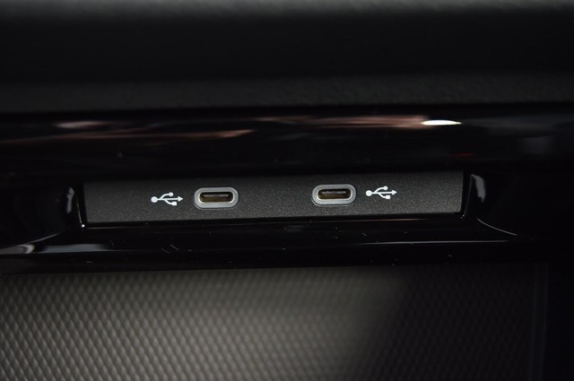 Volkswagen Golf R Vehicle Image 16