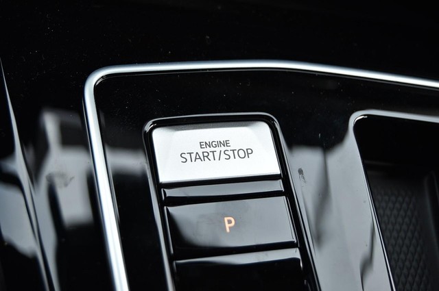 Volkswagen Golf R Vehicle Image 17