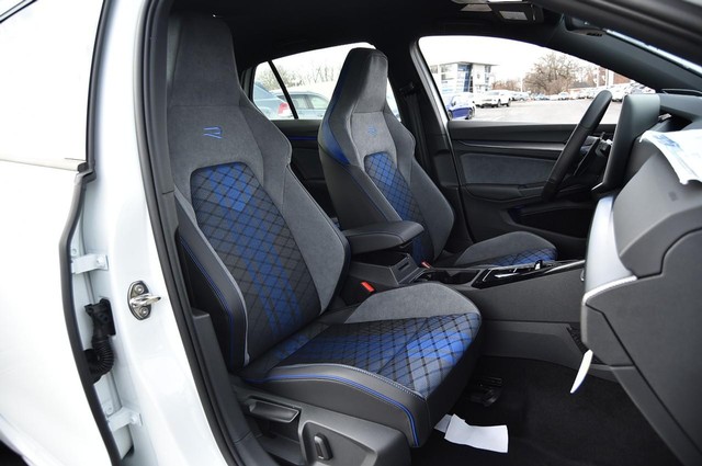 Volkswagen Golf R Vehicle Image 20