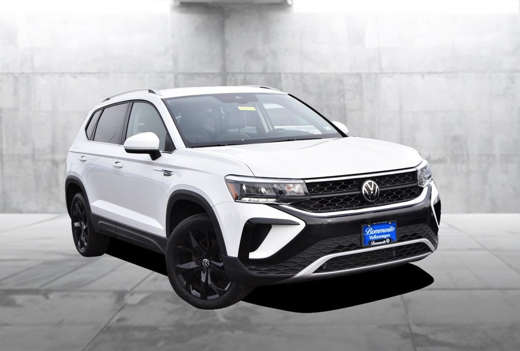 Volkswagen Taos Vehicle Full-screen Gallery Image 2