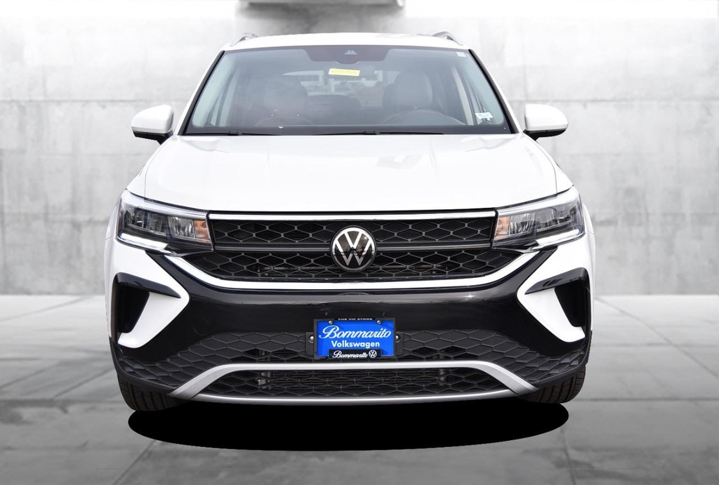 Volkswagen Taos Vehicle Full-screen Gallery Image 4