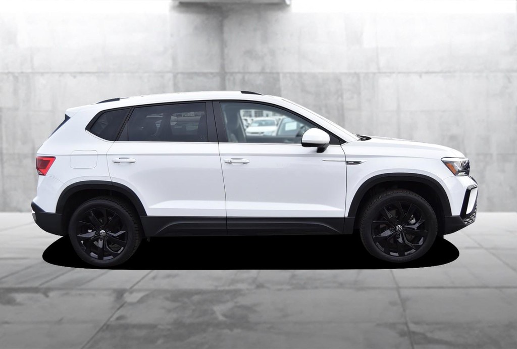 Volkswagen Taos Vehicle Full-screen Gallery Image 5