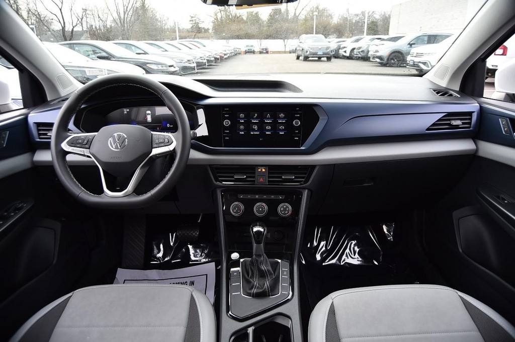 Volkswagen Taos Vehicle Full-screen Gallery Image 7