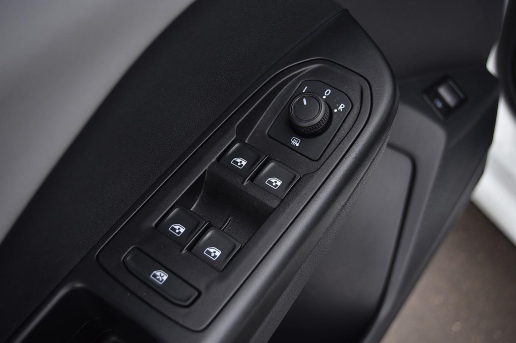 Volkswagen Taos Vehicle Full-screen Gallery Image 8