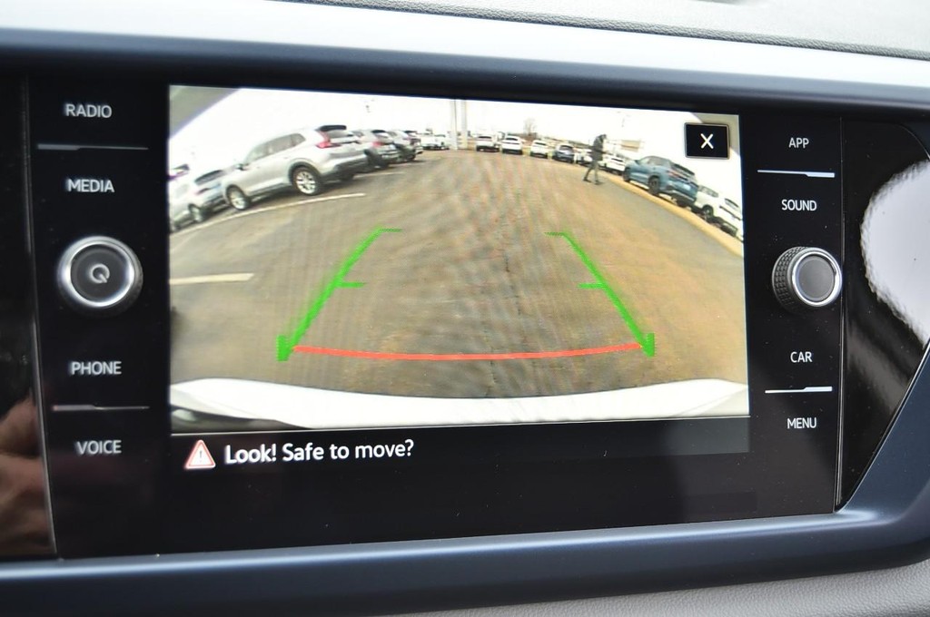 Volkswagen Taos Vehicle Full-screen Gallery Image 12