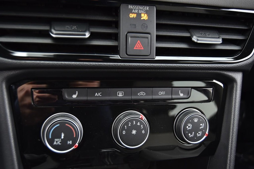 Volkswagen Taos Vehicle Full-screen Gallery Image 14