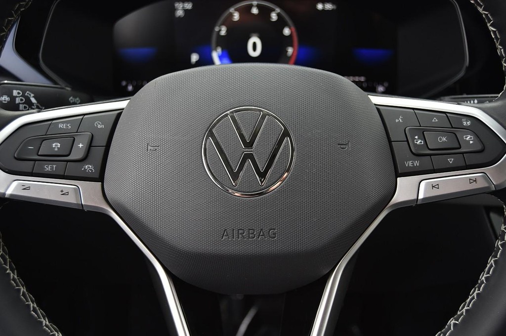 Volkswagen Taos Vehicle Full-screen Gallery Image 17