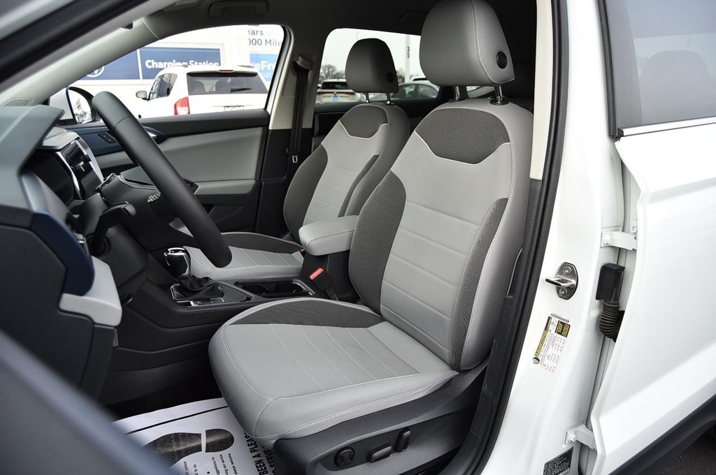 Volkswagen Taos Vehicle Full-screen Gallery Image 18