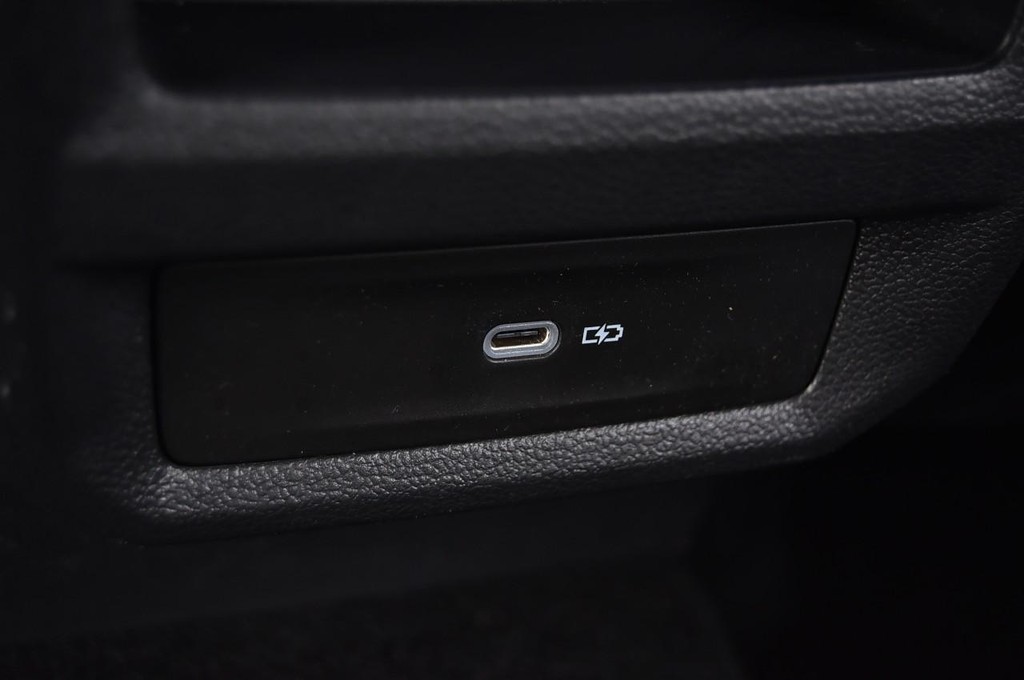 Volkswagen Taos Vehicle Full-screen Gallery Image 22