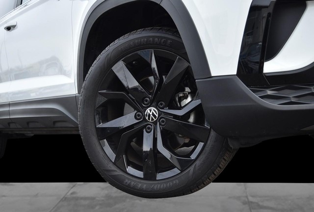 Volkswagen Taos Vehicle Image 03