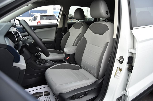 Volkswagen Taos Vehicle Image 18