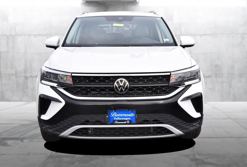 Volkswagen Taos Vehicle Image 04