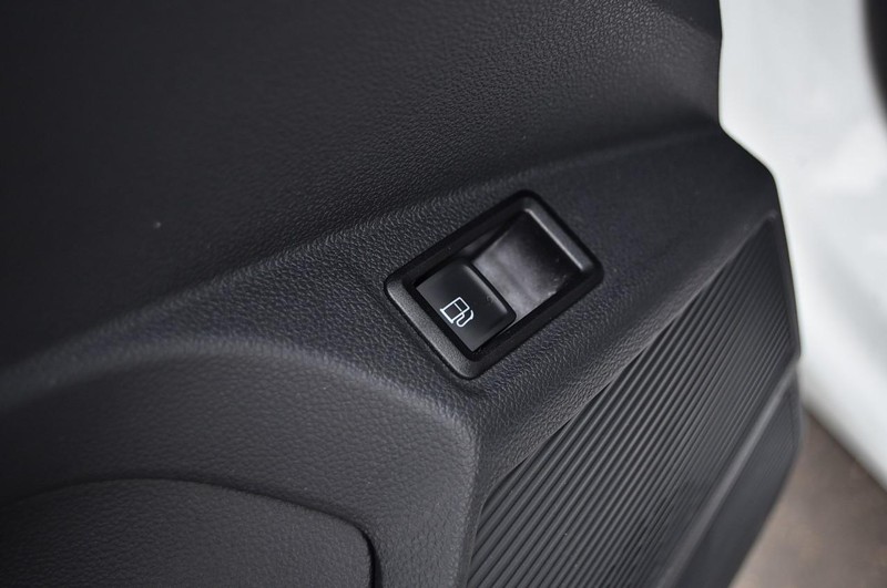 Volkswagen Taos Vehicle Image 09