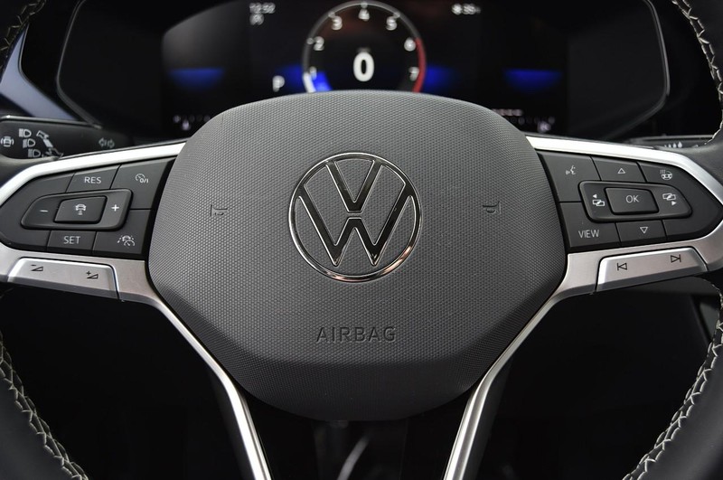 Volkswagen Taos Vehicle Image 17