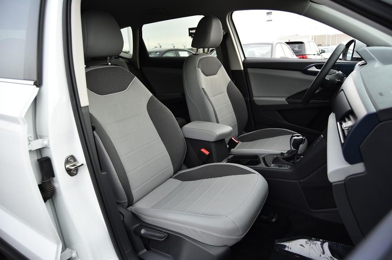 Volkswagen Taos Vehicle Image 19