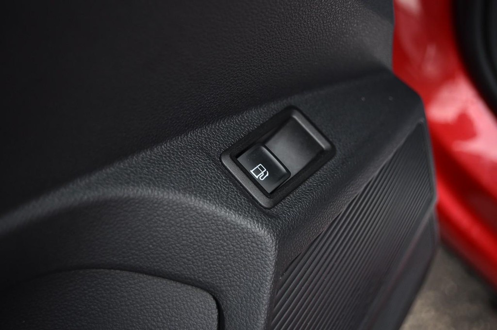 Volkswagen Taos Vehicle Full-screen Gallery Image 9