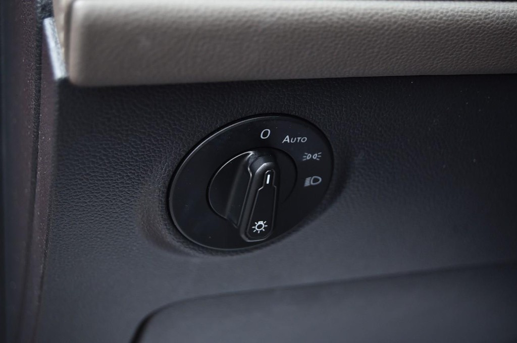 Volkswagen Taos Vehicle Full-screen Gallery Image 11