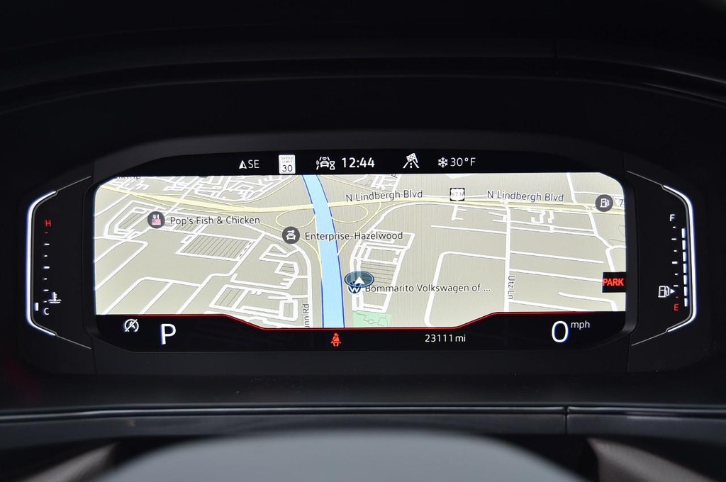 Volkswagen Taos Vehicle Full-screen Gallery Image 12