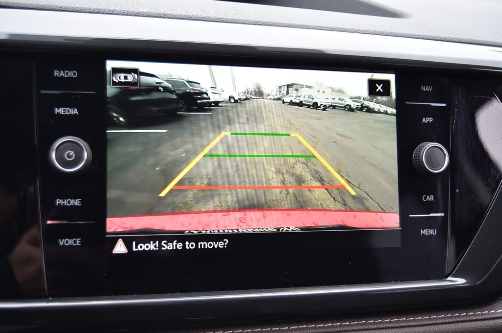 Volkswagen Taos Vehicle Full-screen Gallery Image 13