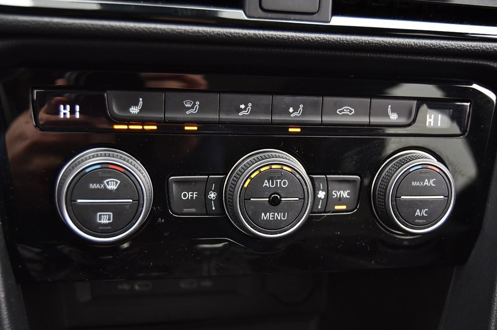 Volkswagen Taos Vehicle Full-screen Gallery Image 15