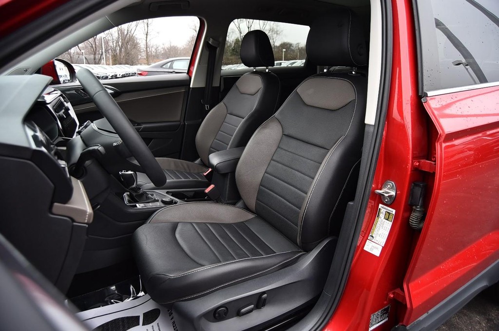 Volkswagen Taos Vehicle Full-screen Gallery Image 20