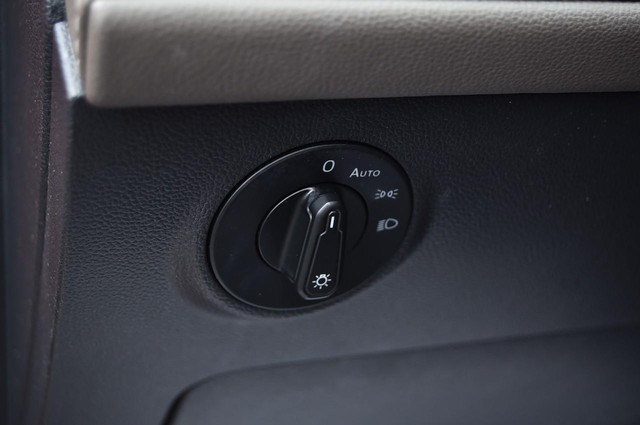 Volkswagen Taos Vehicle Image 11