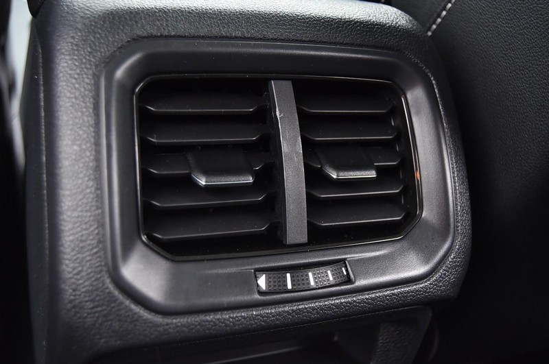 Volkswagen Taos Vehicle Image 24