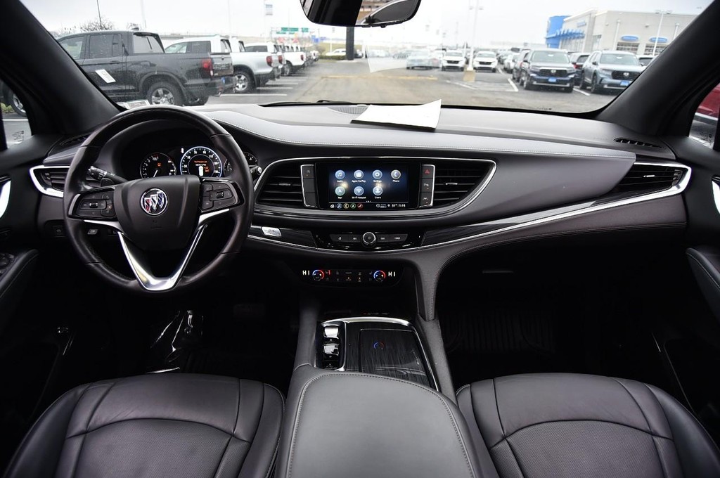 Buick Enclave Vehicle Full-screen Gallery Image 7