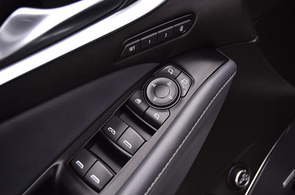 Buick Enclave Vehicle Full-screen Gallery Image 8