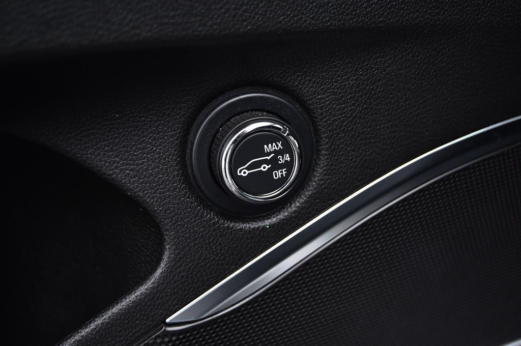 Buick Enclave Vehicle Full-screen Gallery Image 9