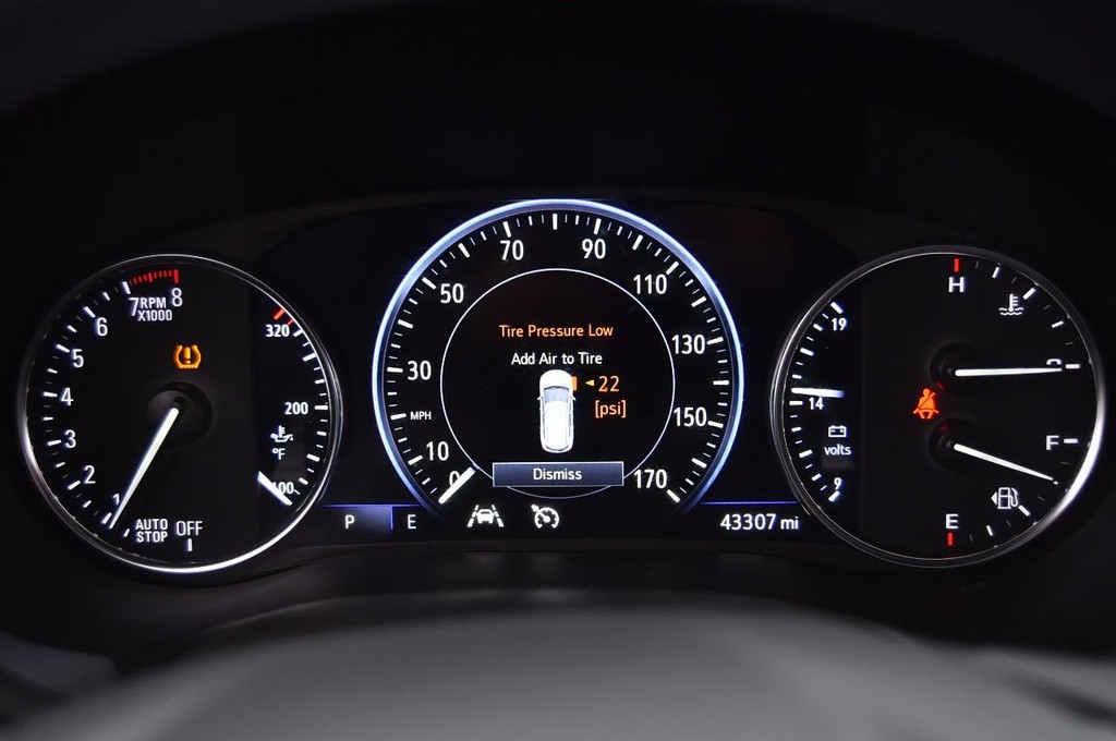 Buick Enclave Vehicle Full-screen Gallery Image 13