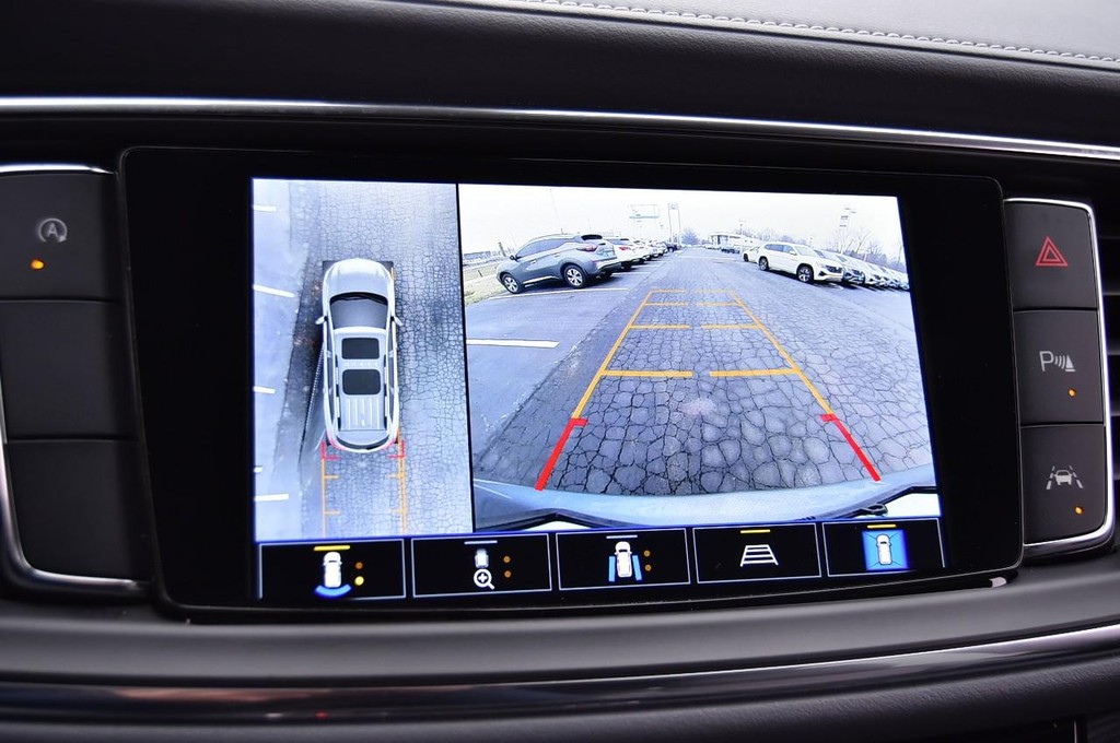 Buick Enclave Vehicle Full-screen Gallery Image 14