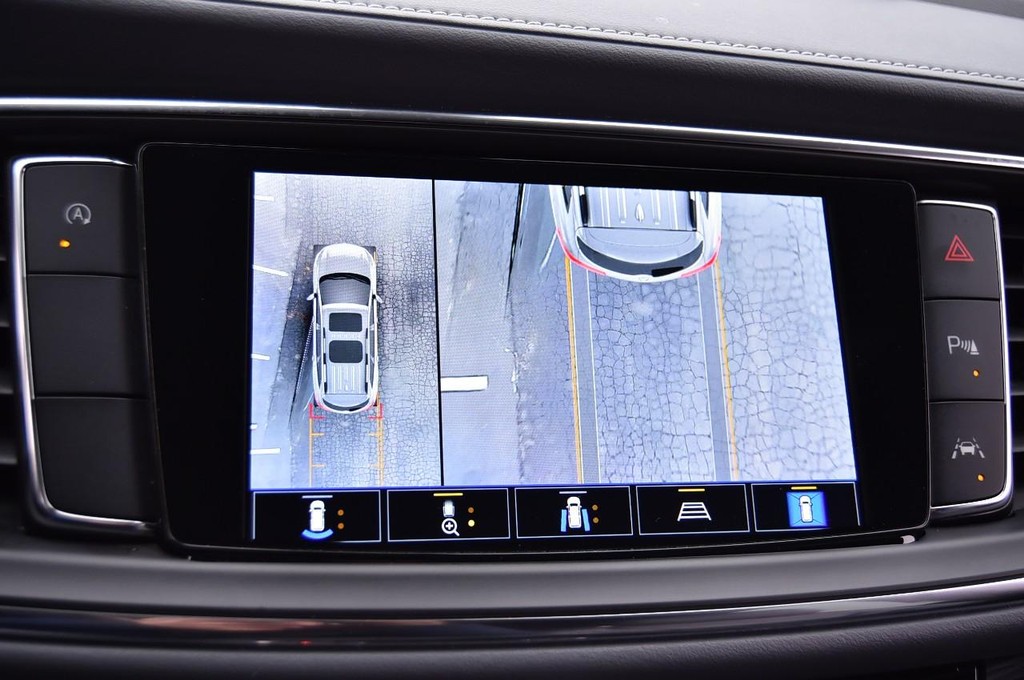 Buick Enclave Vehicle Full-screen Gallery Image 15