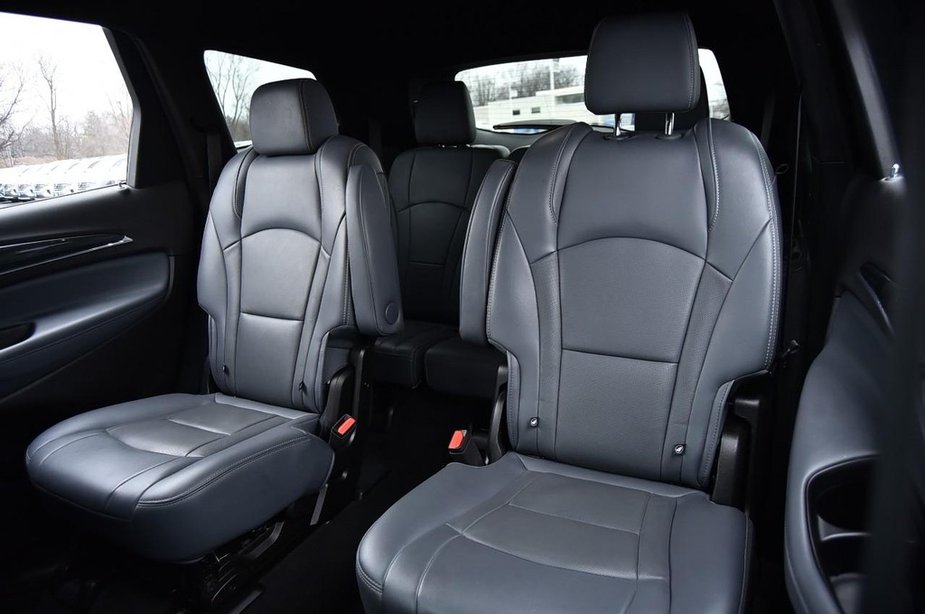 Buick Enclave Vehicle Full-screen Gallery Image 25