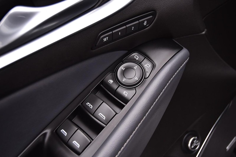 Buick Enclave Vehicle Full-screen Gallery Image 08