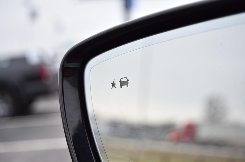 Buick Enclave Vehicle Full-screen Gallery Image 11