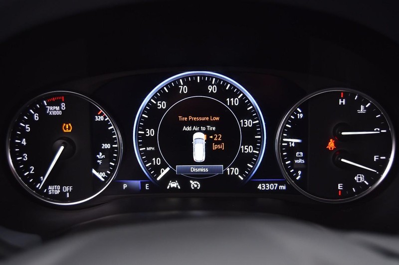 Buick Enclave Vehicle Full-screen Gallery Image 13