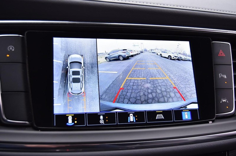 Buick Enclave Vehicle Full-screen Gallery Image 14