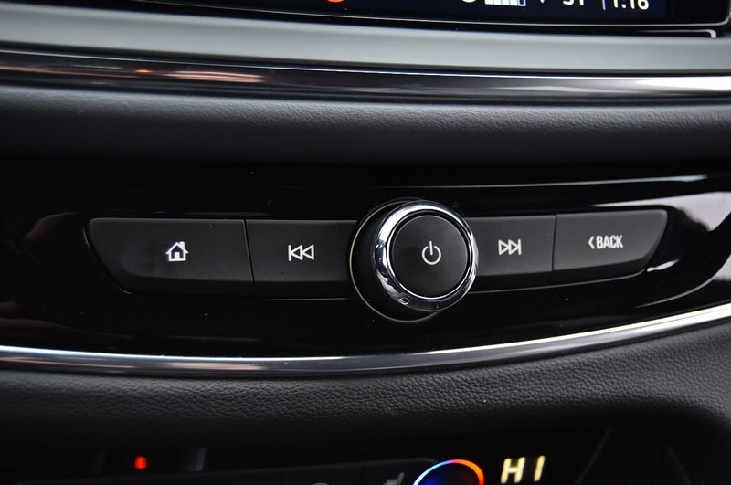 Buick Enclave Vehicle Full-screen Gallery Image 18