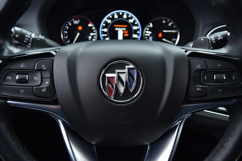 Buick Enclave Vehicle Full-screen Gallery Image 22